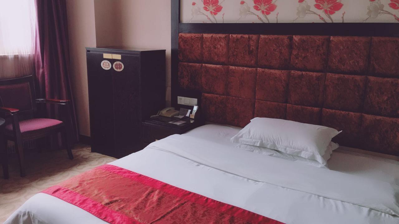 Guangzhou Lucky Hotel Exterior photo