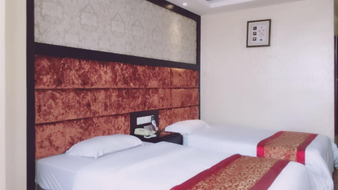 Guangzhou Lucky Hotel Exterior photo