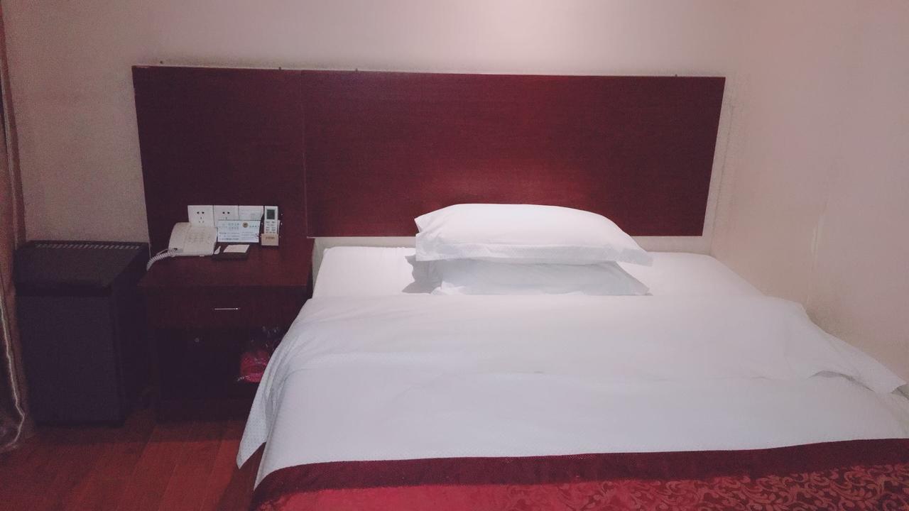 Guangzhou Lucky Hotel Exterior photo