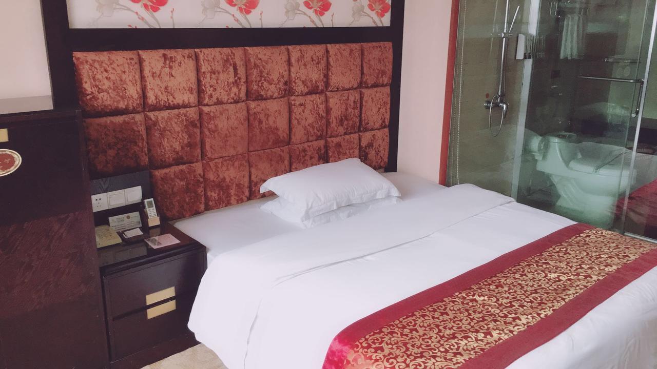 Guangzhou Lucky Hotel Exterior photo