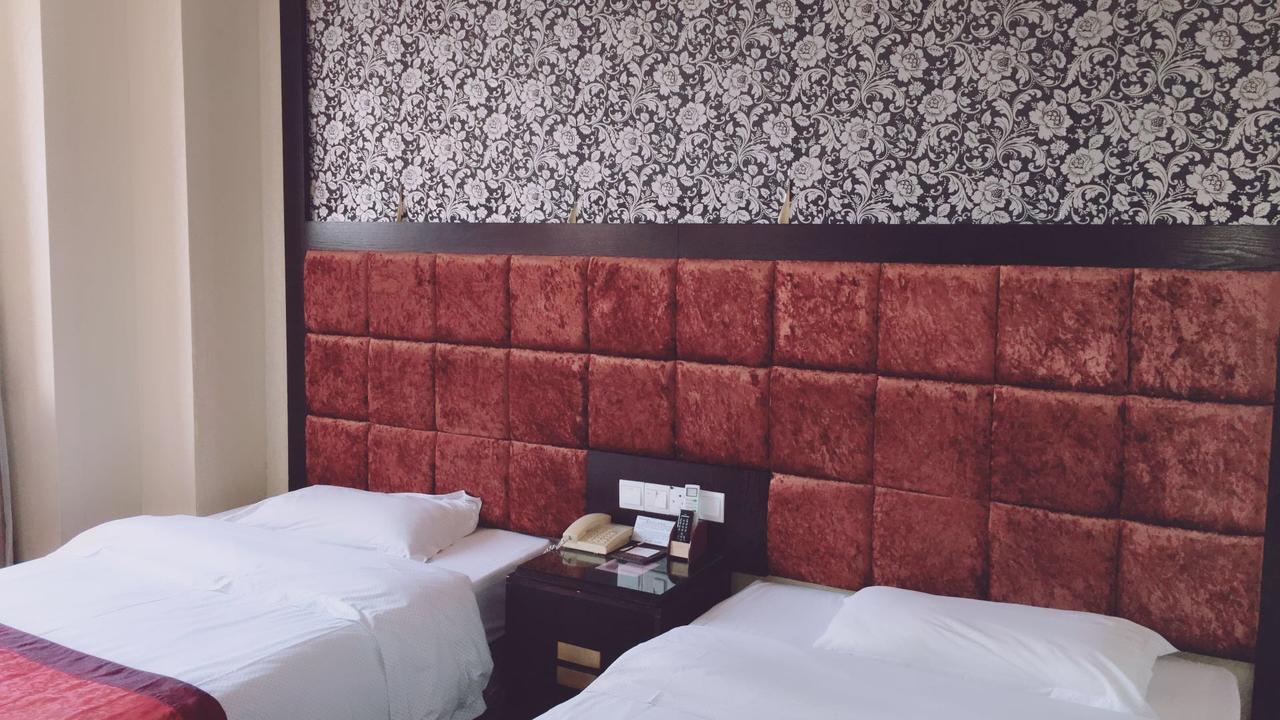 Guangzhou Lucky Hotel Exterior photo